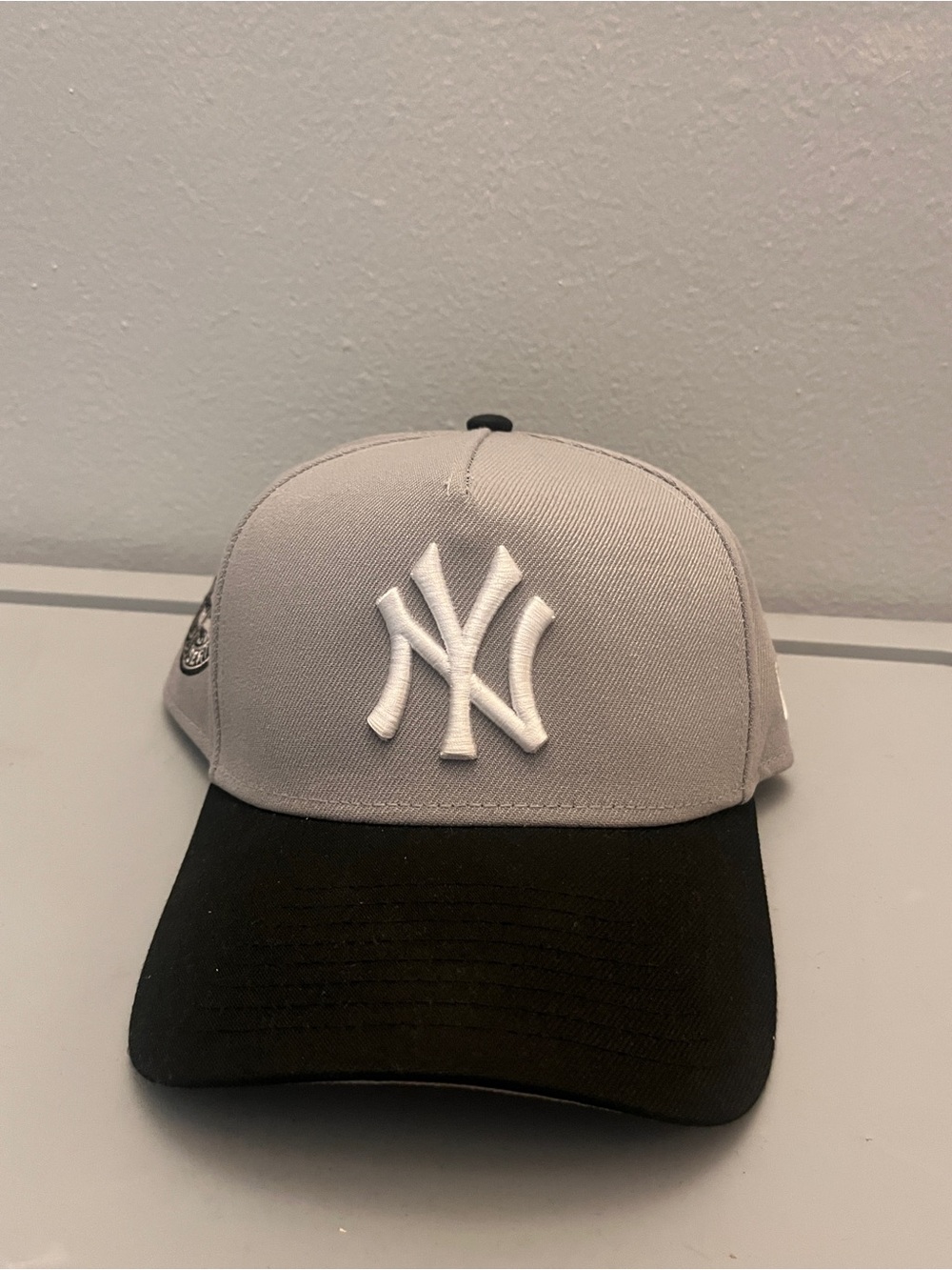 MLB New York Yankees Gray and Black Hat